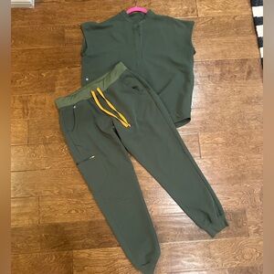 Figs scrubs set small Rafaela top and medium bottoms EUC!